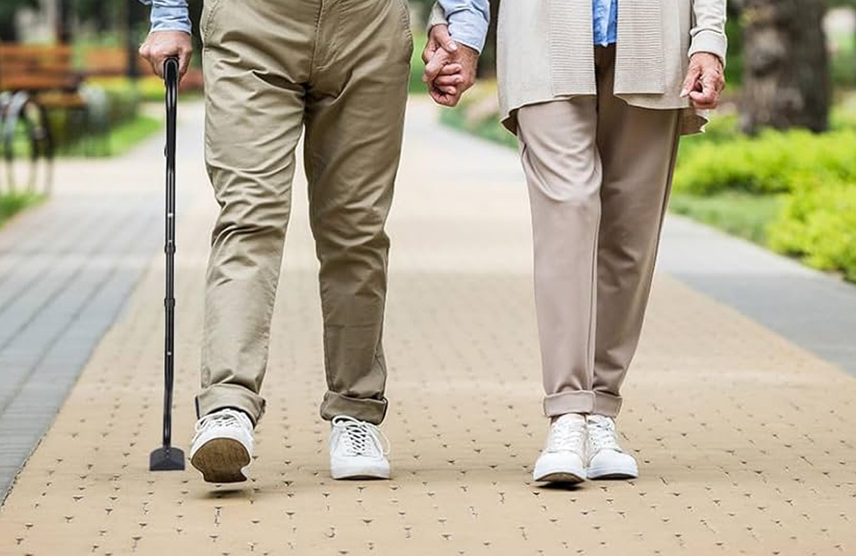 Elastic waist and adaptable pants for Indian seniors