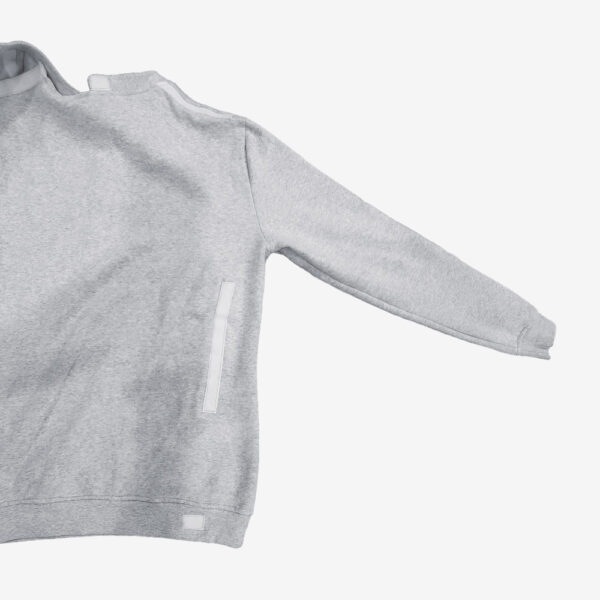 Men’s-Adaptive-Open-Back-Fleece-Sweatshirt-05 Men’s Adaptive Open-Back Fleece Sweatshirt - Wearly.in